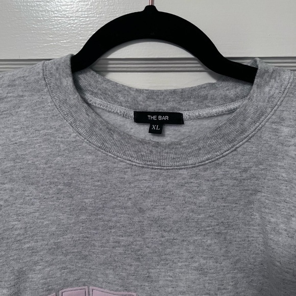 VARSITY SWEATSHIRT LT HEATHER GREY / BLUSH —XL - Picture 3 of 4